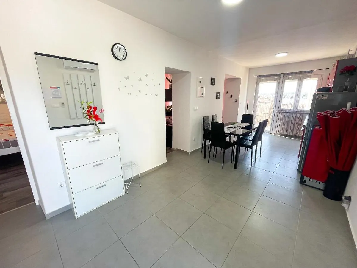 Apartment Apartmani Avi Crikvenica