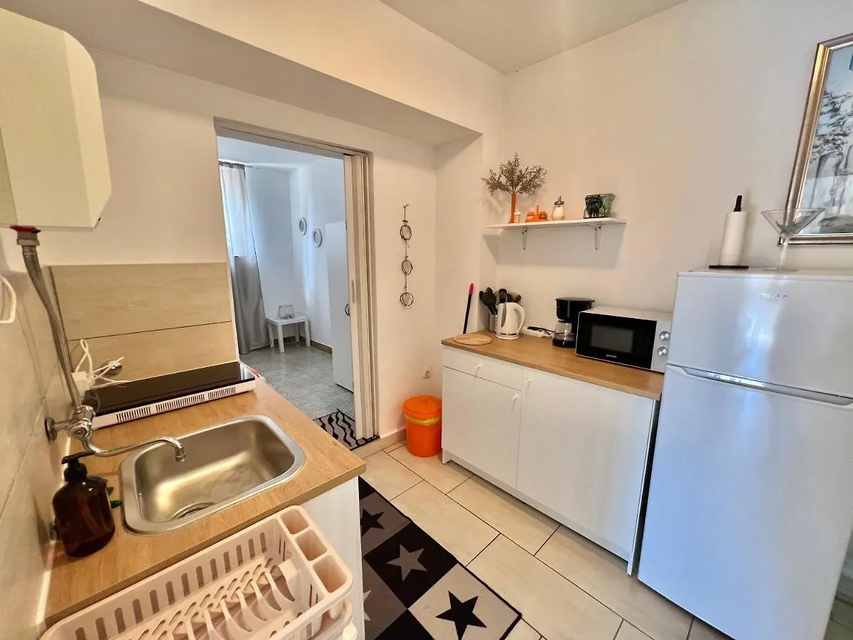 Apartmani Avi Crikvenica 0*,
